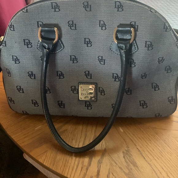 Dooney and Bourke in the classic DB pattern. Navy with pink inside - Picture 1 of 7